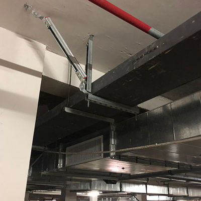 Sistema de suporte de travagem sísmica para equipamentos mecânicos