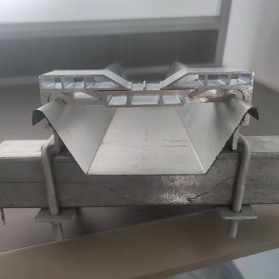 Canal de montagem solar fotovoltaica de drenagem de metal Trilha de alumínio no telhado