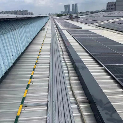 Extrusão de passeios de telhados de painéis fotovoltaicos solares para energia renovável